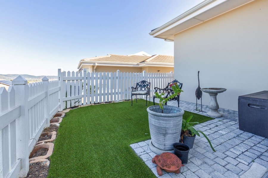 To Let 2 Bedroom Property for Rent in Hunters Estate Western Cape